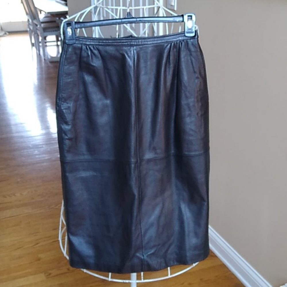 Exquisite Valentino Leather Skirt